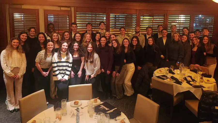 a groupe of people posing for a group photo